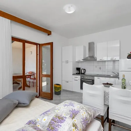 Ana Apartamento *