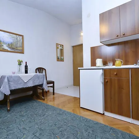Ana Apartamento *